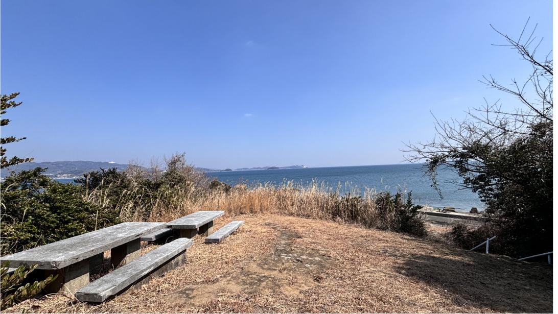 内陸部に足を進めれば、海を眺めながらゆっくり過ごせる場所も。